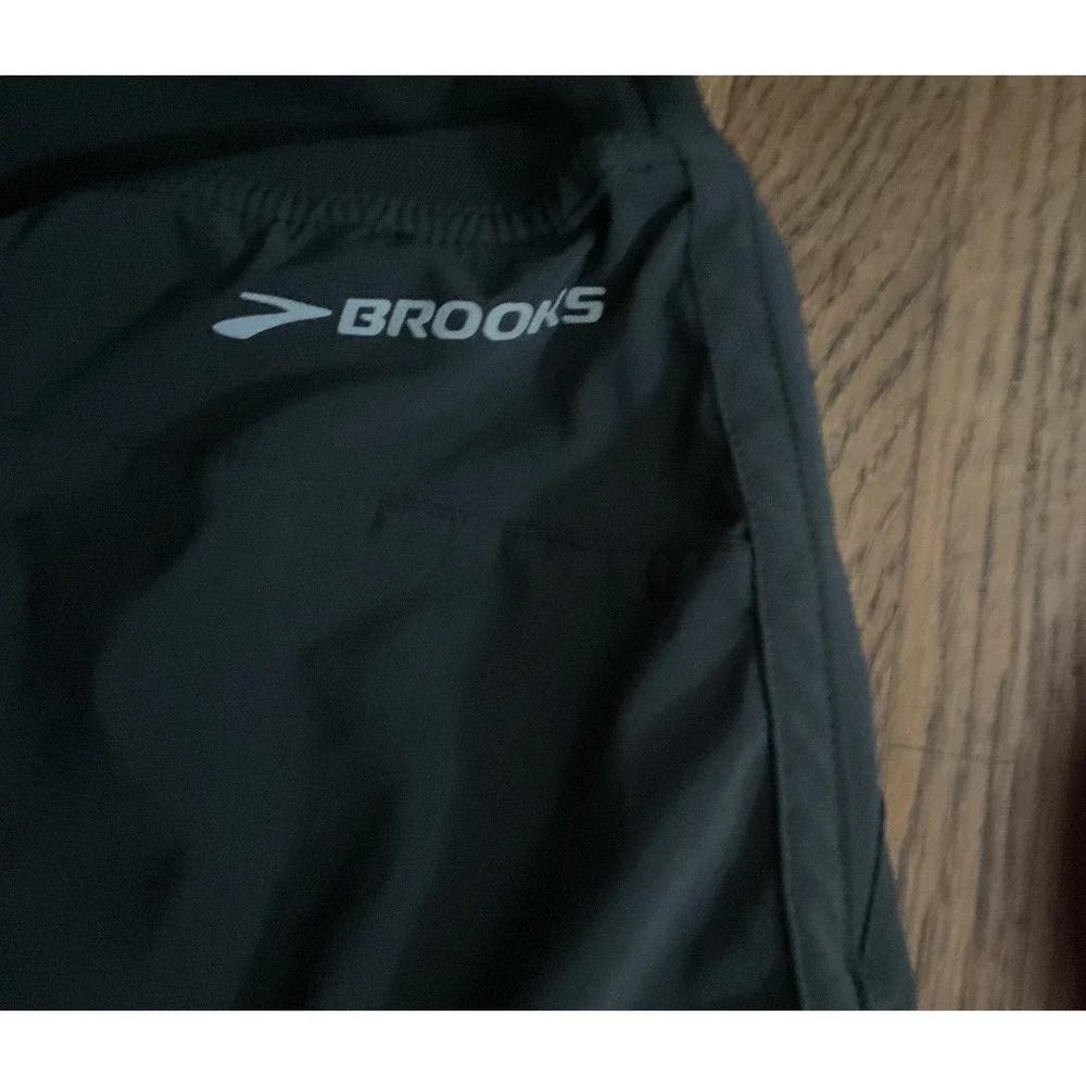 Brooks Womens Running Shorts Black Athletic Gym Training Zipper Pocket - Picture 4 of 4